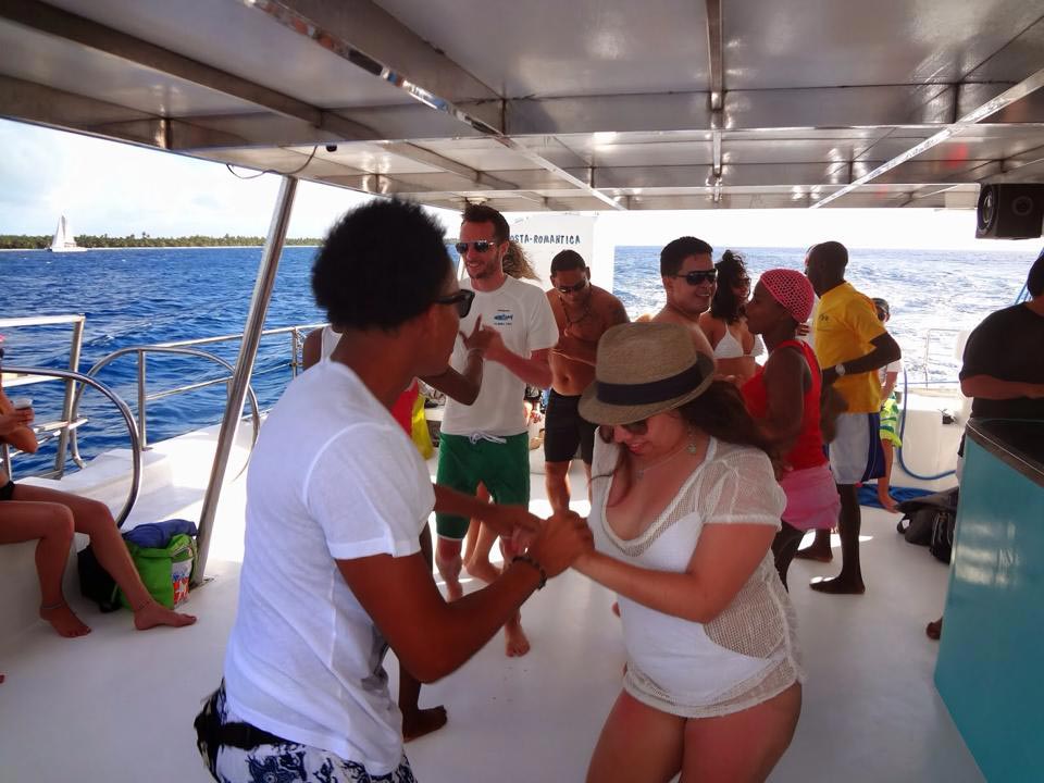 Katamaran-1-Saona-Clasica---Stay-Happy-RD Baile en Katamaran - Saona Clásica - Stay Happy RD